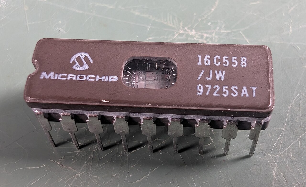 마이크로칩 PIC16C558 마이크로컨트롤러