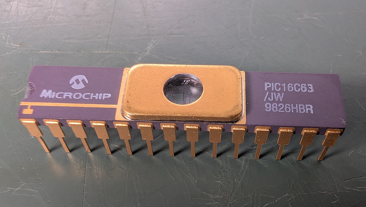 마이크로칩 PIC16C63 마이크로컨트롤러